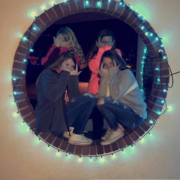 Meet your Posher, Addison - Picture 1 of 1